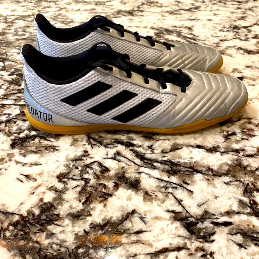 Adidas Sala Men’s indoor soccer Shoes Size 11 Silver